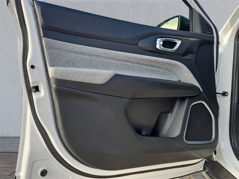 New 2025 Jeep Compass Latitude image 17