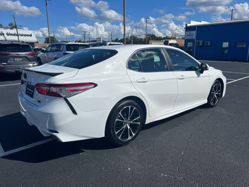 Used 2018 Toyota Camry SE image 3