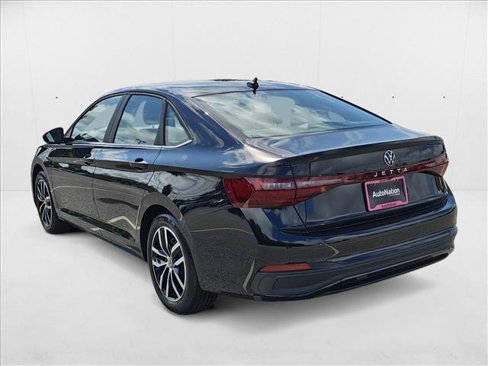 Certified 2025 Volkswagen Jetta SE image 8
