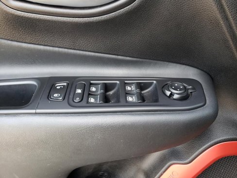 Used 2017 Jeep Renegade Trailhawk w/ Premium Trailhawk Package image 33