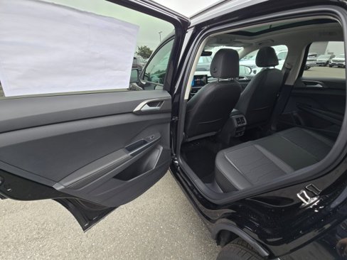 New 2025 Volkswagen Taos SE image 17