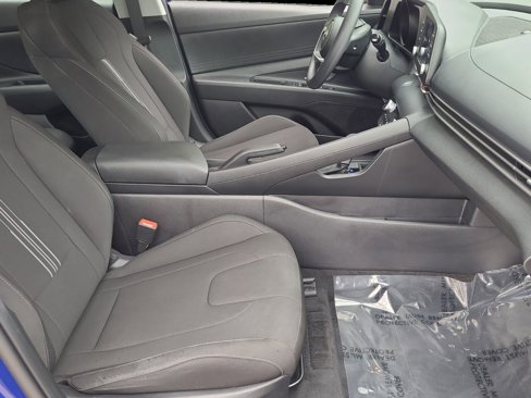 Used 2023 Hyundai Elantra SEL image 3