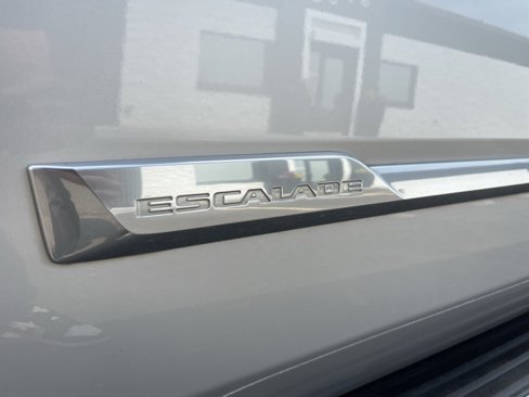 Used 2018 Cadillac Escalade ESV Premium Luxury w/ LPO, Radiant Package image 17