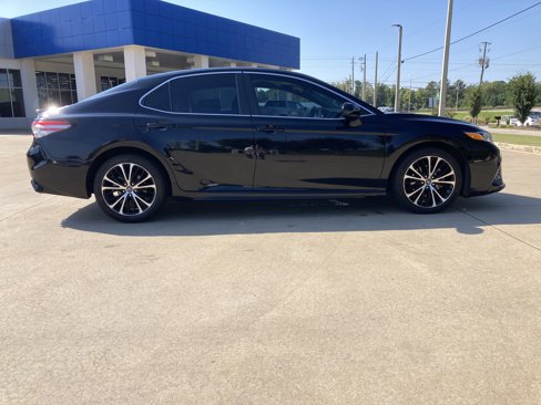 Used 2019 Toyota Camry SE image 4