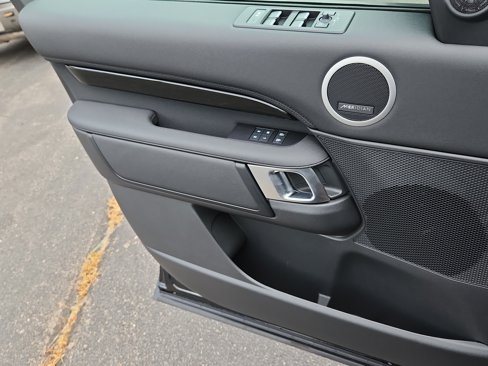 New 2025 Land Rover Discovery S image 8