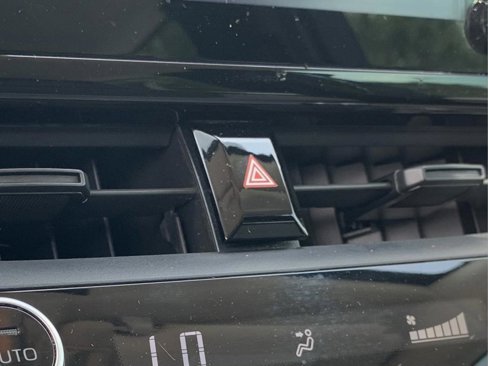 Used 2020 Toyota Corolla LE image 32