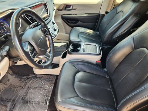 Used 2021 Chrysler Pacifica Touring-L w/ Uconnect Theater Family Group image 11