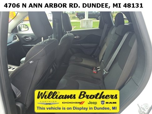 Used 2017 Jeep Cherokee Latitude w/ Cold Weather Group image 26