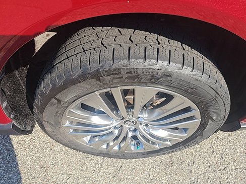 Used 2021 Toyota Venza XLE w/ Softex Package image 39