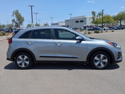 Used 2022 Kia Niro LX image 6