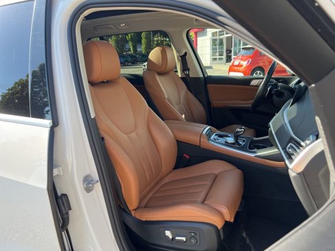 Used 2019 BMW X7 xDrive40i w/ Cold Weather Package image 25