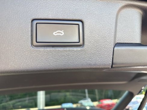 Certified 2021 Volkswagen Atlas SE w/ Panoramic Sunroof Package image 9