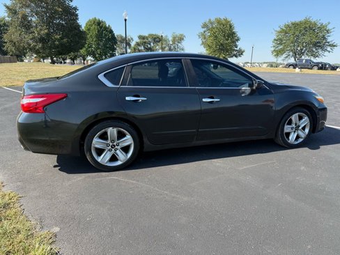 Used 2016 Nissan Altima 2.5 SV image 4