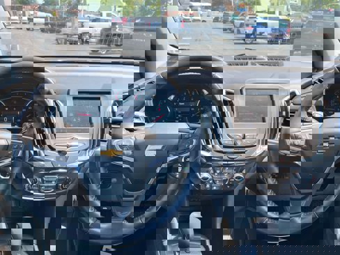 Used 2022 Chevrolet Equinox LT image 2
