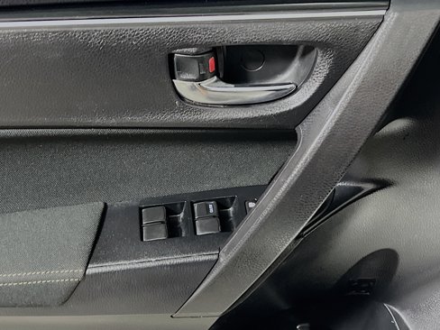 Used 2019 Toyota Corolla LE image 16