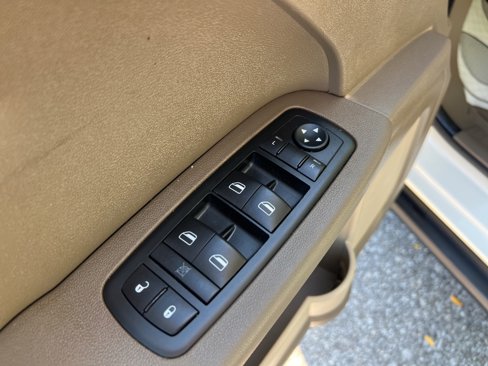 Used 2009 Dodge Journey SXT image 6