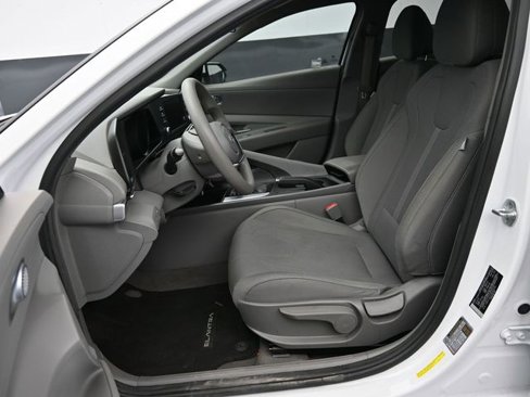 Used 2022 Hyundai Elantra SE image 39