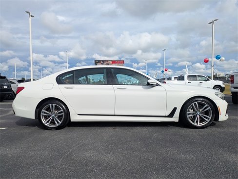 Used 2017 BMW 740i image 2