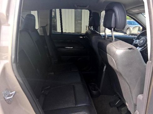 Used 2016 Jeep Compass Latitude image 28
