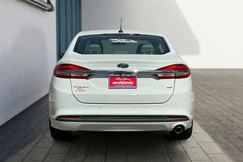 Used 2018 Ford Fusion SE w/ Fusion SE Technology Package image 5