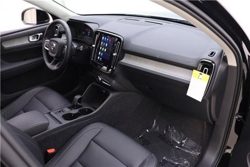 Certified 2025 Volvo XC40 B5 Core w/ Protection Package Premier image 23