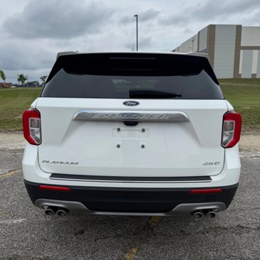 Used 2023 Ford Explorer Platinum w/ Premium Technology Package image 9