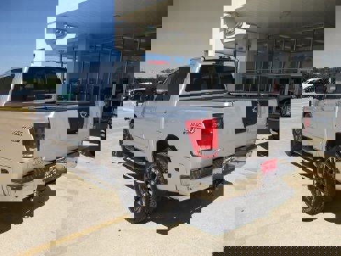 Used 2004 Nissan Titan SE w/ (OF1) SE Off-Road Pkg image 7