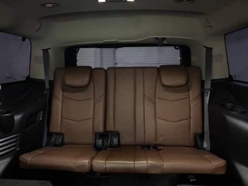 Used 2015 Cadillac Escalade Luxury image 32