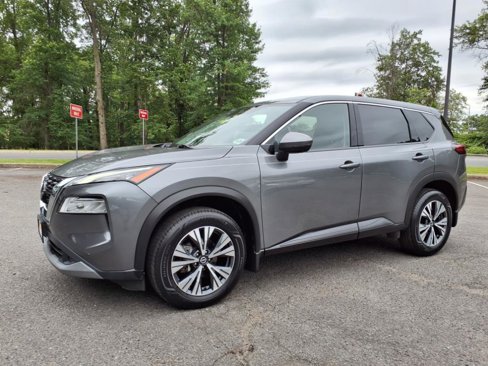 Used 2021 Nissan Rogue SV image 3