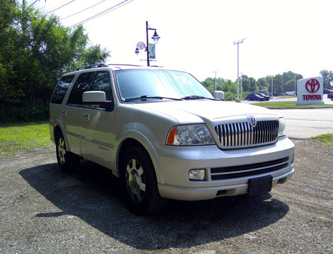 Used 2006 Lincoln Navigator Ultimate image 2