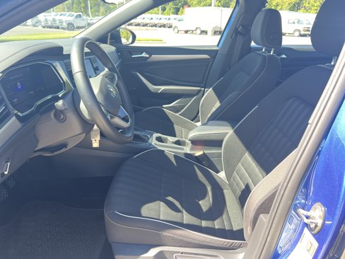 Used 2022 Volkswagen Jetta Sport image 16