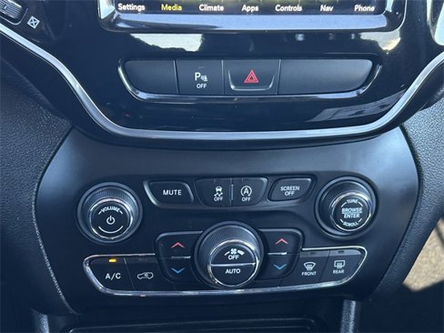 Used 2019 Jeep Cherokee Limited w/ Luxury Group image 12