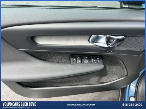 Certified 2023 Volvo XC40 B5 Plus w/ Protection Package Premier image 16