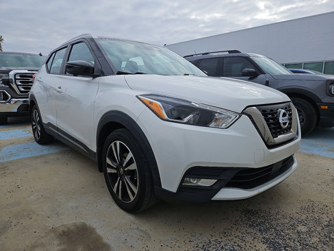 Used 2020 Nissan Kicks SR image 1