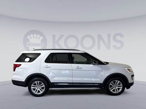 Used 2018 Ford Explorer XLT w/ Equipment Group 202A image 8