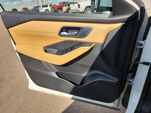 Used 2021 Nissan Rogue Platinum image 14