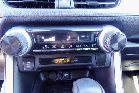 Used 2019 Toyota RAV4 LE image 21