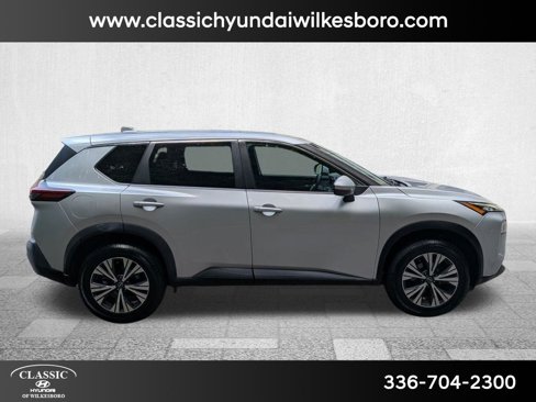 Used 2022 Nissan Rogue SV image 4