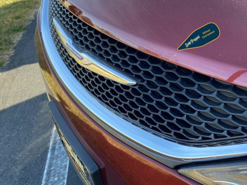 Used 2018 Chrysler Pacifica Touring-L image 37