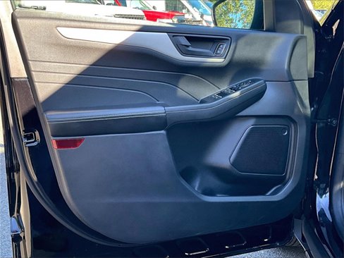 Used 2022 Ford Escape SE w/ Cold Weather Package image 19