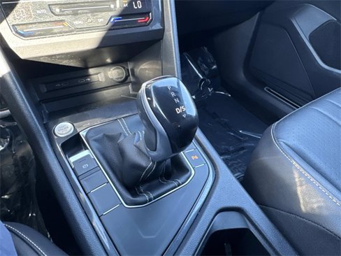 Certified 2022 Volkswagen Tiguan SE R-Line image 17