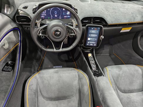 Used 2025 McLaren Artura Spider image 10