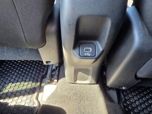 Used 2019 Jeep Renegade Latitude w/ Cold Weather Group image 30