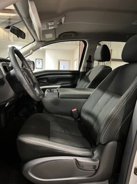 Used 2019 Nissan Titan SV image 8
