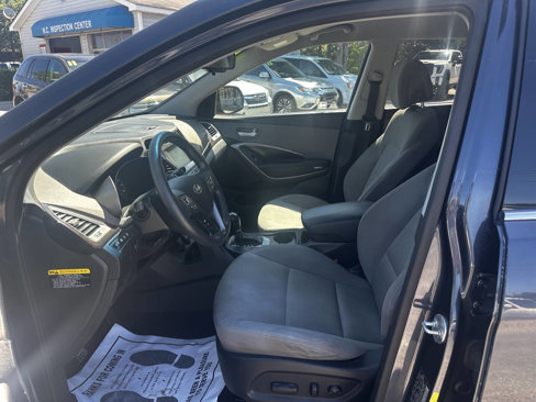 Used 2017 Hyundai Santa Fe SE image 12