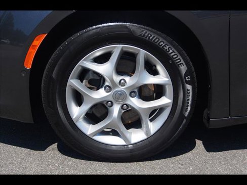Used 2019 Chrysler Pacifica Touring-L Plus w/ Advanced Safetytec Group image 11