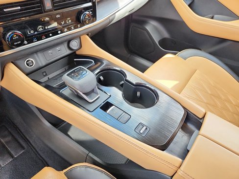 Used 2021 Nissan Rogue Platinum image 19