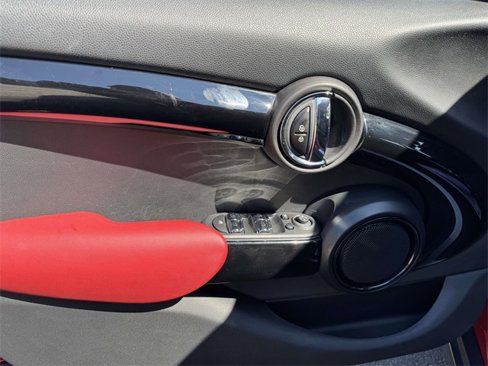 Used 2018 MINI Cooper S image 18