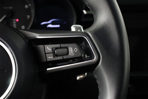 Certified 2025 Porsche Macan image 15