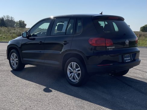 Used 2013 Volkswagen Tiguan S image 16
